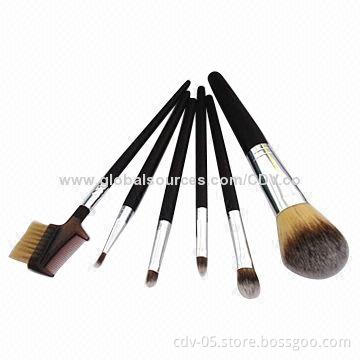 Makeup brushes, made of wooden handle and tricolor synthetic hair, various colors are available